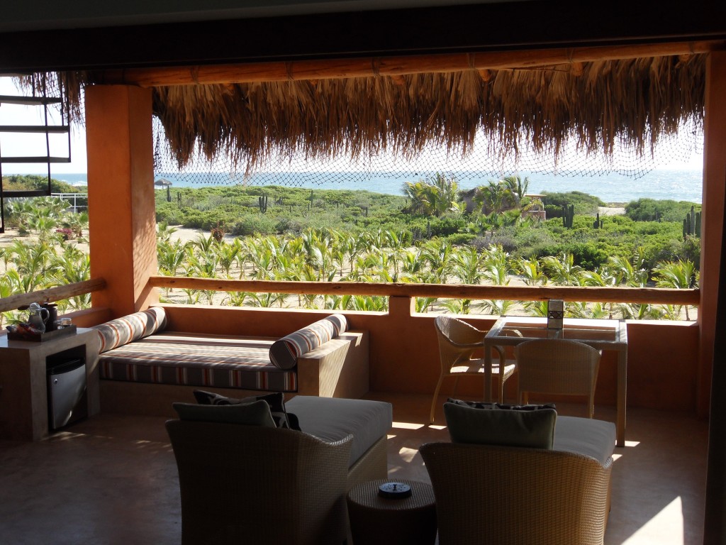 view of the beaches of baja sur in pescadero, BCS mexico